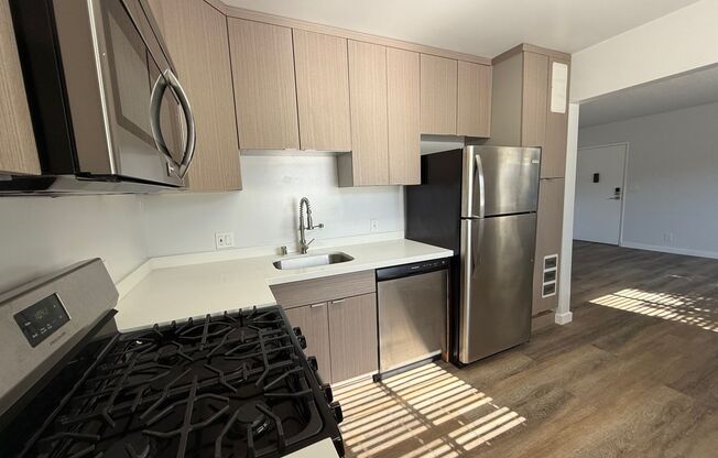 2 beds, 1 bath, 900 sqft, $2,995, Unit 6