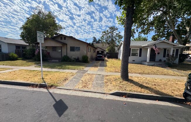 NICE TWO BEDROOM NEAR ROSEVILLE HIGH SCHOOL!!