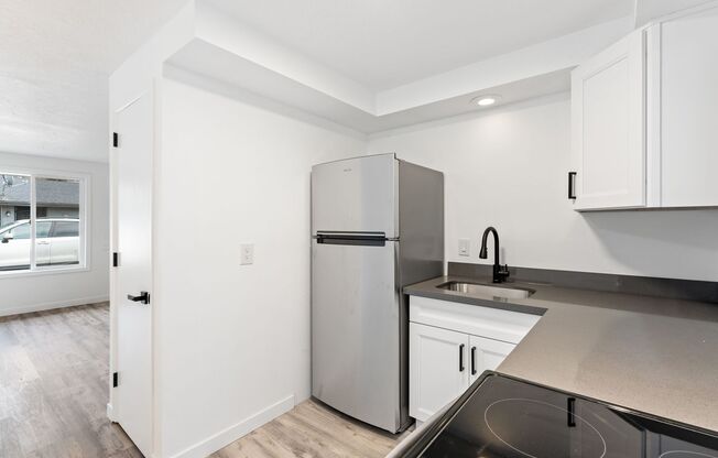 2 beds, 1 bath, $1,595, Unit 2511 SE Monroe St