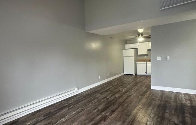 3 beds, 1 bath, 890 sqft, $1,595, Unit 505 M2