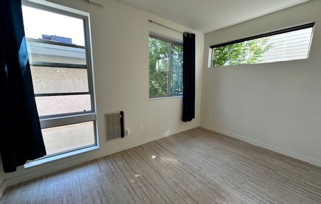 3 Bedroom Queen Anne Townhouse w/rooftop deck