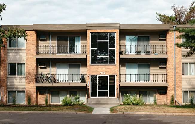 Garden Grove Apartments New Brighton, MN Balconies