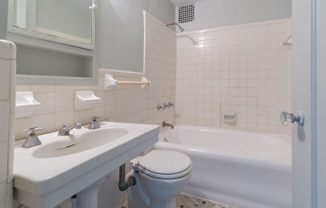 Studio, 1 bath, 500 sqft, $943, Unit 906