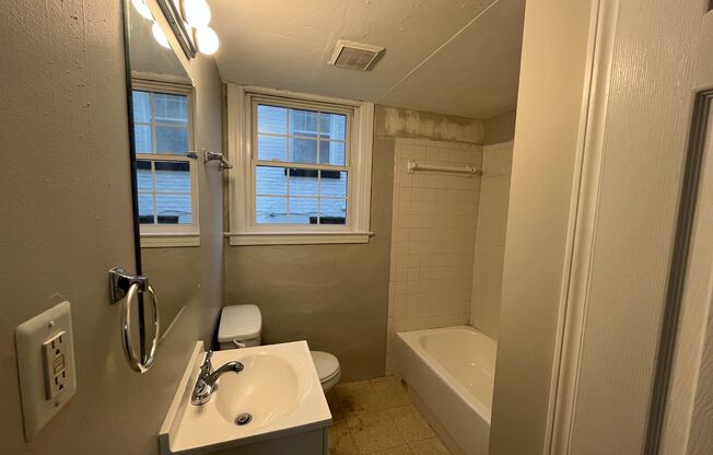 1 bed, 1 bath, $750, Unit 5