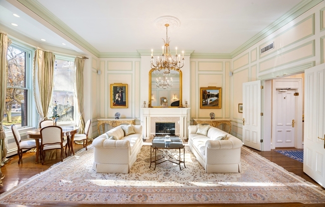129 COMMONWEALTH AVE