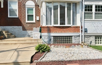 Lovely 2-Bed/1.5-Bath Home in Manayunk! Available mid-July!