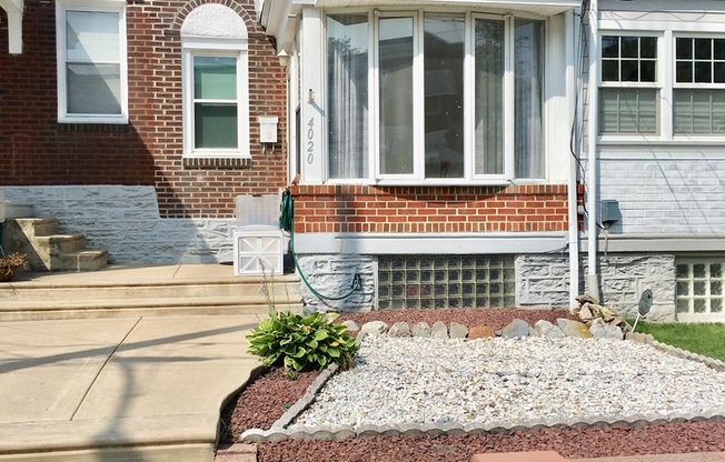 Lovely 2-Bed/1.5-Bath Home in Manayunk! Available mid-July!