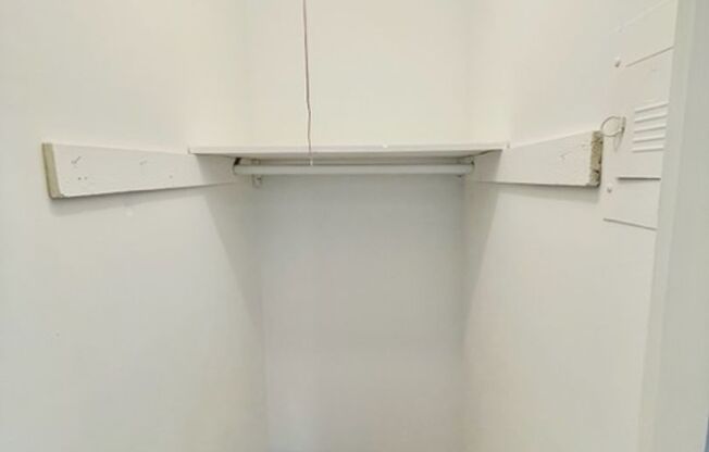 1 bed, 1 bath, $900, Unit McIver St  215-B