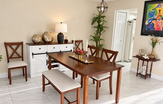 ROOM WITH PRIVATE BATHROOM FOR RENT – ST. PETERSBURG, FL