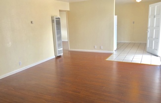 2 beds, 1 bath, 900 sqft, $1,950, Unit 08