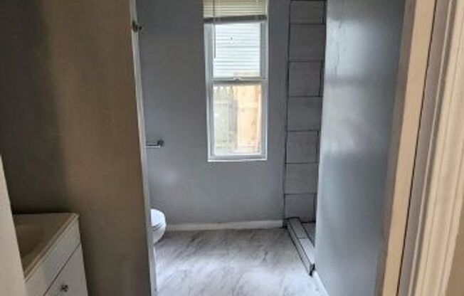 5049 Lafontaine- 1 BED & 1 BATH FOR RENT!