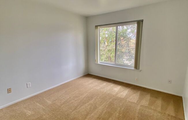 2 beds, 1 bath, 1,000 sqft, $1,295, Unit 619 Flint Rd. #5