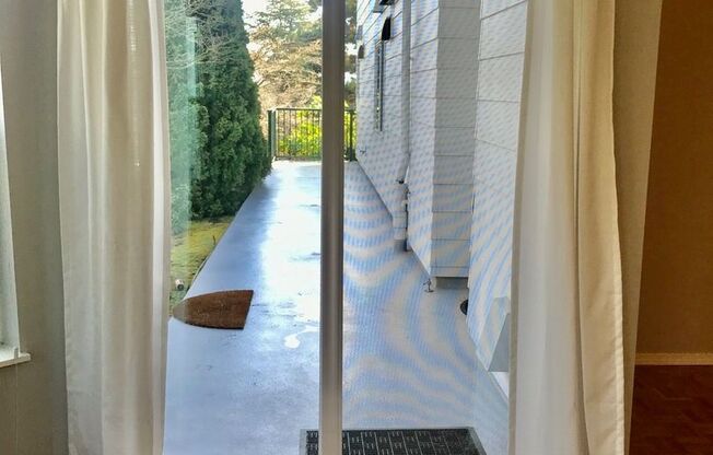 Two Bedroom Capitol Hill Condo – Prime Location!
