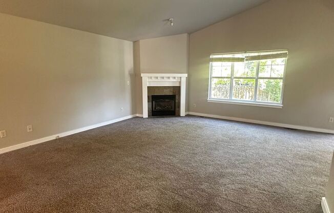 Beautiful 3 Bedroom Home- Centrally Located and Close to Parks/ Schools
