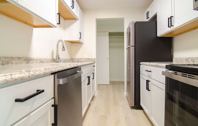 2 beds, 1 bath, $1,095, Unit 5465-26