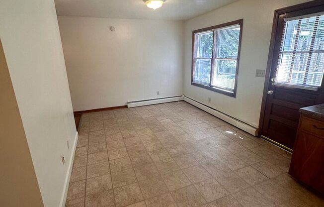 3 beds, 1.5 baths, 1,100 sqft, $1,980, Unit F-1