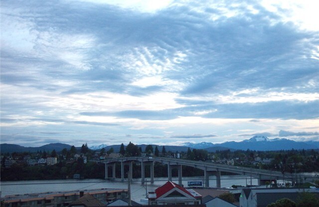 Spacious Condo In The Heart Of Manette