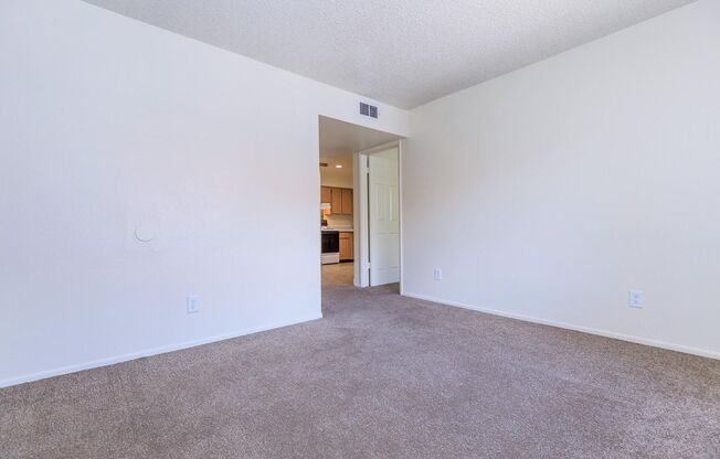 2 beds, 1 bath, 760 sqft, $1,140, Unit 1096