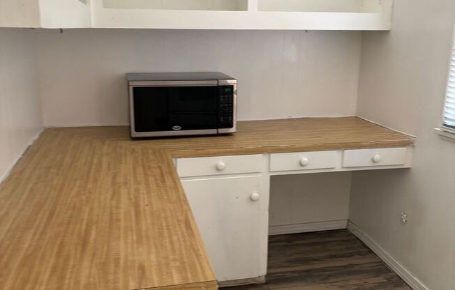 1 bed, 1 bath, $1,015, Unit 4