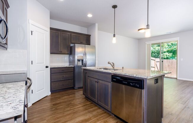 End-Unit Townhome - Modern Finishes, Air Conditioning, Garage!