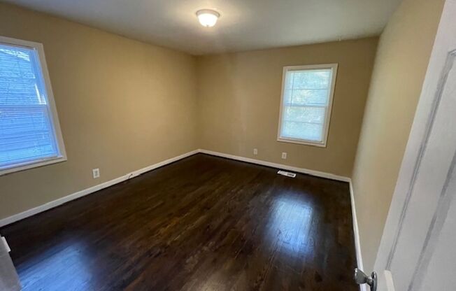 3 beds, 1 bath, $895