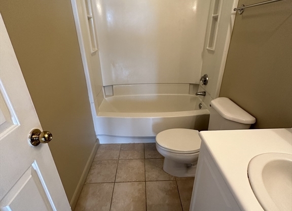 1 bed, 1 bath, 663 sqft, $3,200, Unit 2027