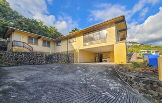 4BR / 2.5Bath / 2+Pkg - Home in Moanalua Gardens!