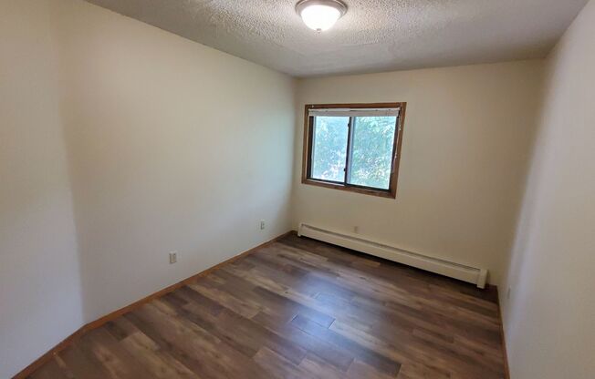 2 beds, 1 bath, $1,300, Unit 301