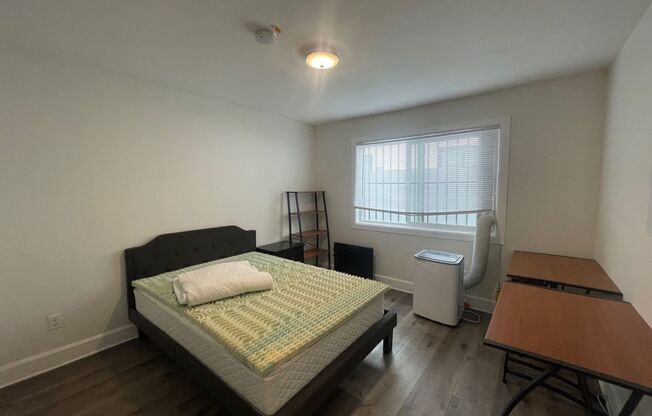 2 beds, 1 bath, $2,610, Unit 3