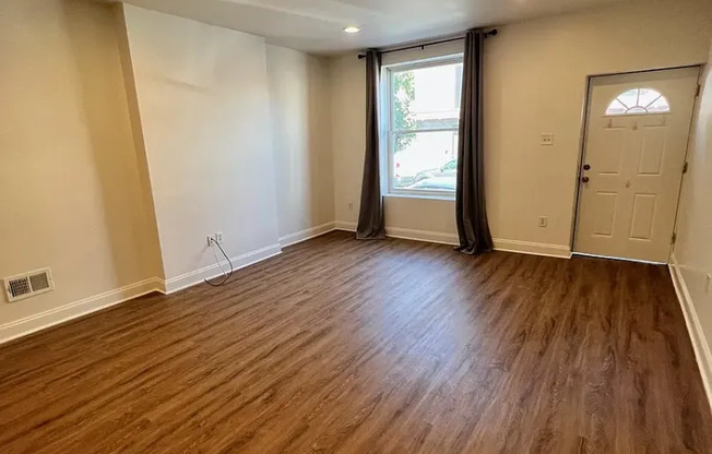 Large 3 Bedroom 1.5 Bath Townhome in Point Breeze! Central Air! W/D! Yard!