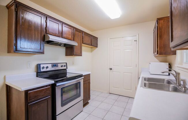 3 beds, 2 baths, $1,895, Unit # C