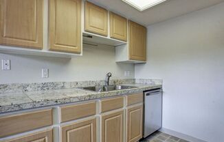 Sunny 2bdrm/2bath Condo in South Beaverton w/ Large Balcony