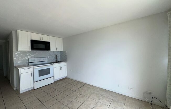 1 bed, 1 bath, $1,600, Unit A443