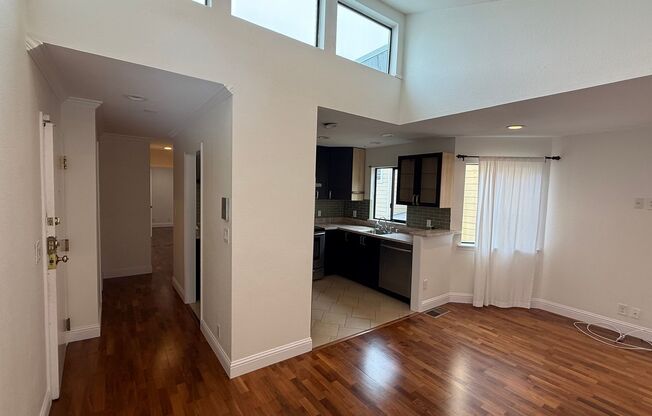 EPIC REA: Charming 2Bed/1Bath Condo w/ Parking