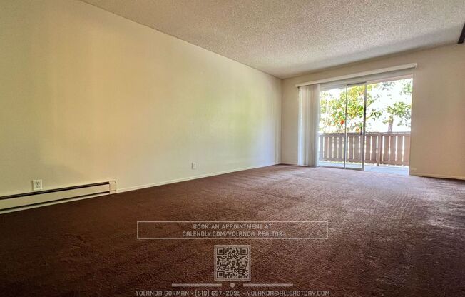 Large Studio with Walk-in Closet in very desirable Park Webster Gated Community!