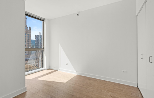 100 E LK ST