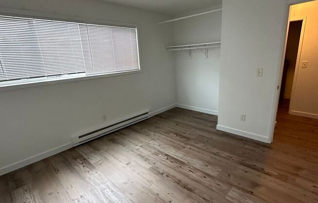 2 beds, 1 bath, 900 sqft, $1,295, Unit 27