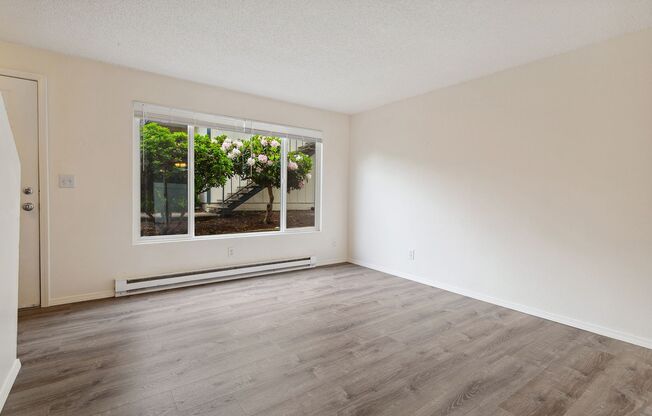 2 beds, 1 bath, 742 sqft, $1,595, Unit 29