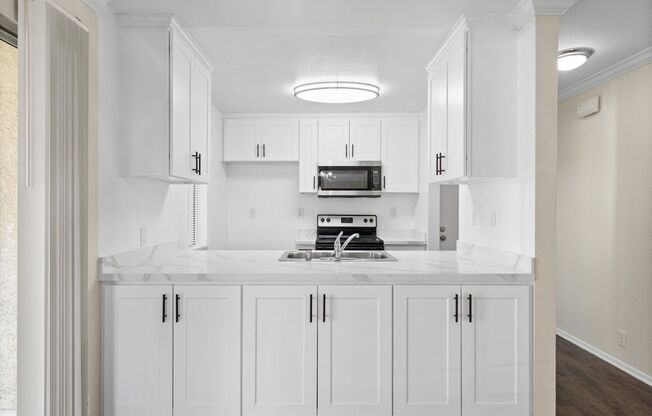 2 beds, 1 bath, 876 sqft, $2,695, Unit E107