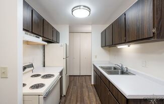 Half Moon Lake Apartments