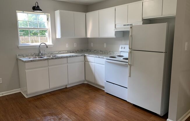 2 beds, 1 bath, 750 sqft, $995, Unit D