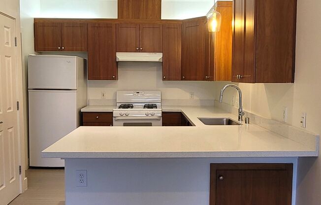 1 bed, 1 bath, 800 sqft, $1,720, Unit E10