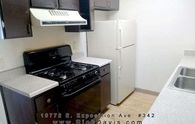 * 2 bed, 1 bath, Cherry Creek schools, Great location off Havana and Exposition with washer/dryer in complex