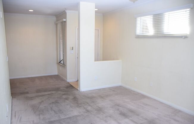 1 bed, 1 bath, 717 sqft, $1,150, Unit 4400 S. JONES BLVD.