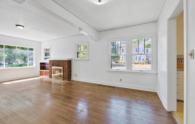 Charming 2 Bed, 1 Bath House in Browne's Addition!