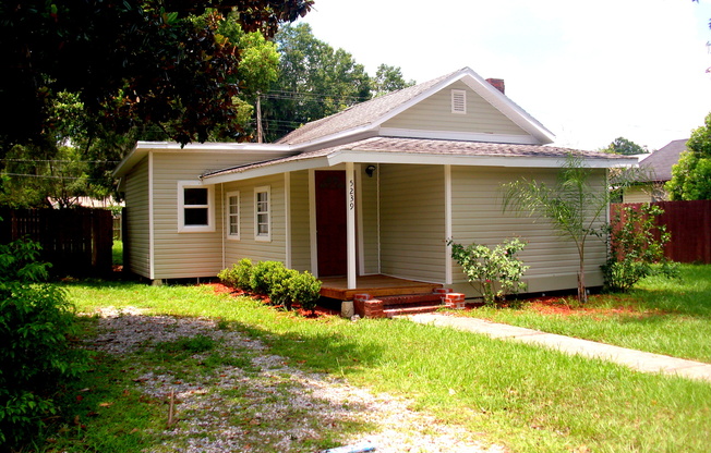 Charming 3BR/1BA Zephyrhills Home