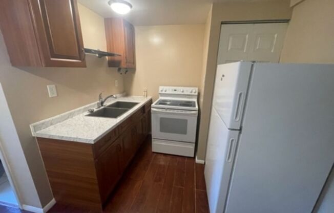 1BD / 1BA UNIT IN NORTH ST. PETE, All Utilities Included!