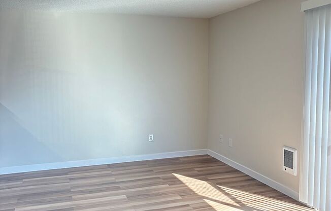 2 beds, 1 bath, 860 sqft, $1,699, Unit E-08