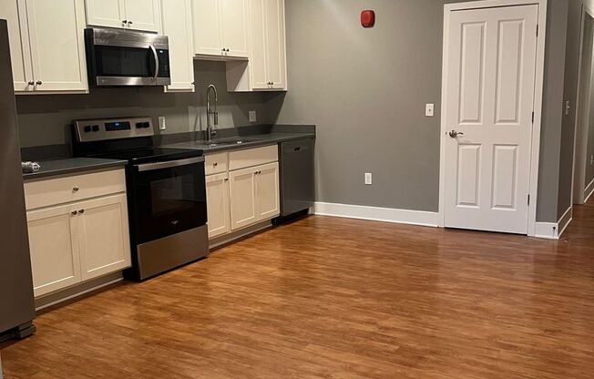 2 beds, 1 bath, 1,506 sqft, $1,850, Unit 216