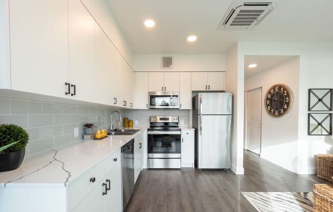 Studio, 1 bath, 346 sqft, $1,595, Unit 410-511